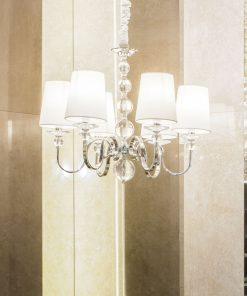 LAMPA WISZĄCA SCARLET klasyczna z białymi kloszami i szklanymi kryształami mała, elegancka
