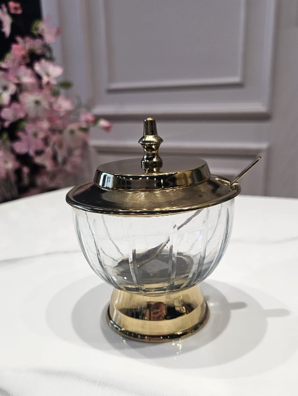 CUKIERNICZKA z łyżeczką szklana ze złotą pokrywką glamour, elegancka CUKIERNICZKA z łyżeczką szklana ze złotą pokrywką glamour, elegancka