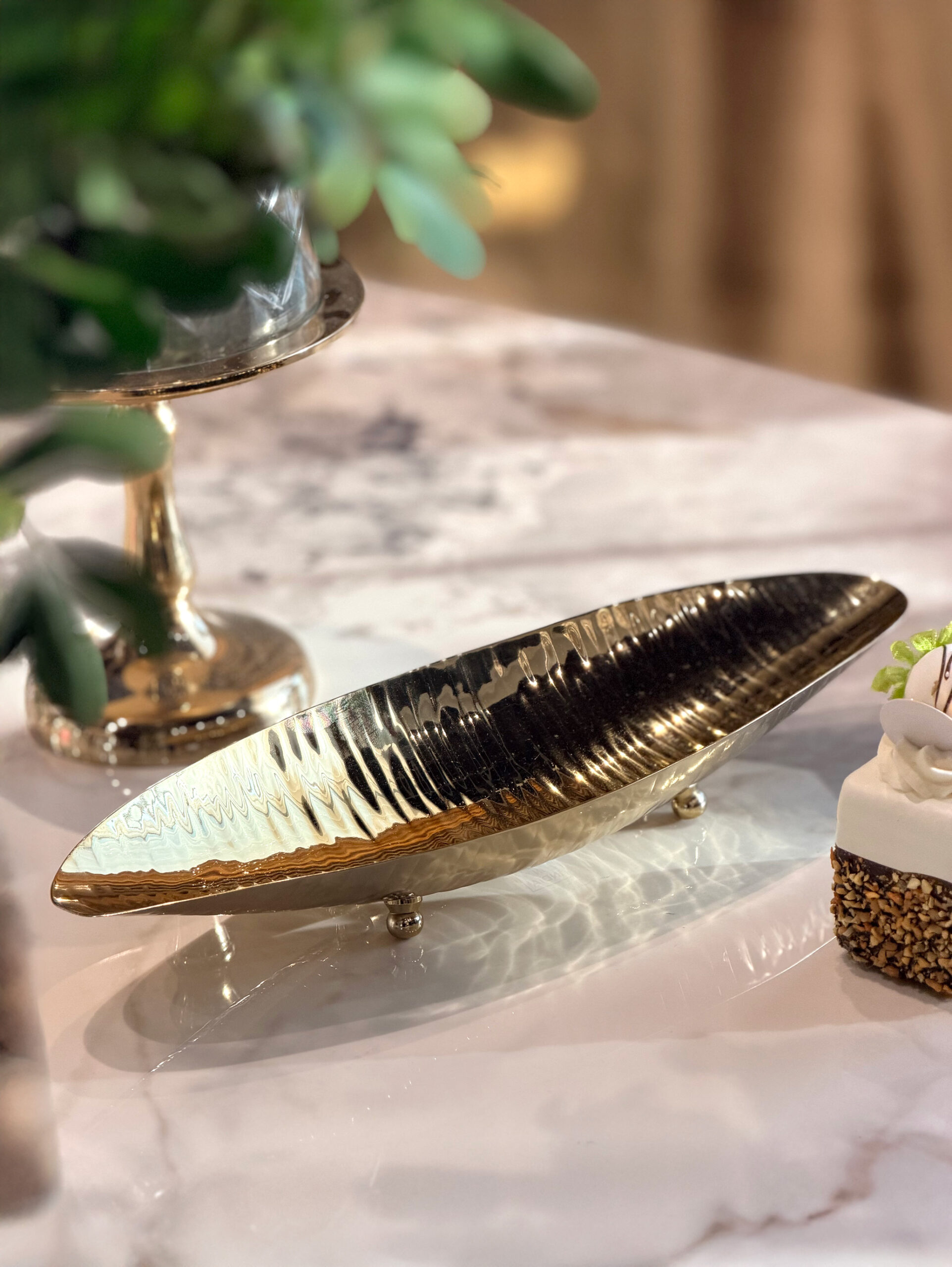 PATERA DEKORACYJNA złota w kształcie liścia styl glamour