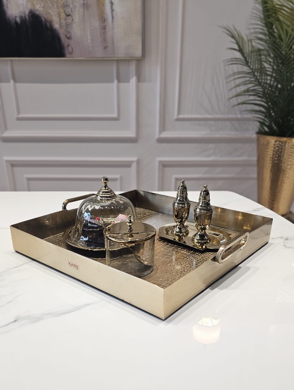 Złoty zestaw akcesoriów stołowych Złoty zestaw akcesoriów stołowych