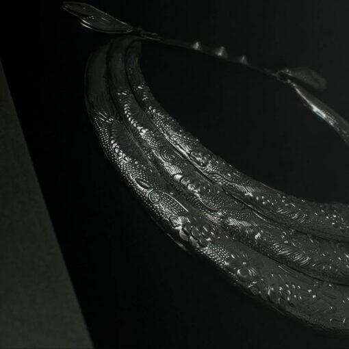OBRAZ PRZESTRZENNY NECKLESS srebrny naszyjnik w grubej metalowej ramie styl nowoczesnywer2b