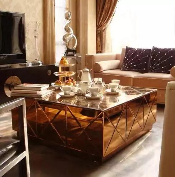 STOLIK-KAWOWY-SOHO-szklany-z-geometrycznym-wzorem-styl-nowoczesny-salon