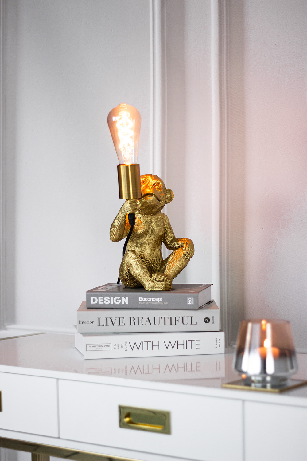 LAMPA STOŁOWA w kształcie małpy złota nowoczesna