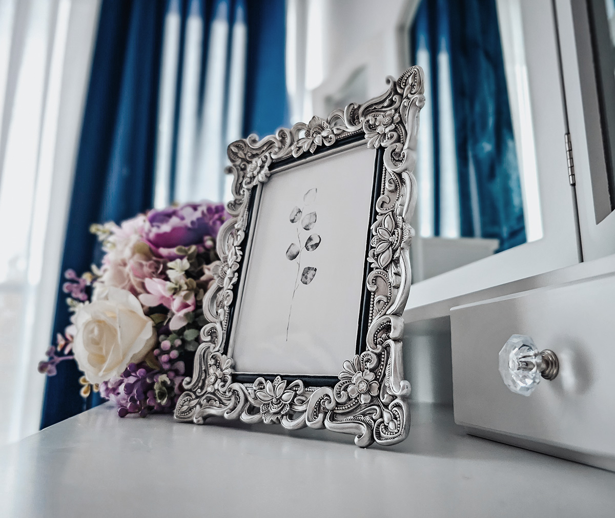 RAMKA NA ZDJĘCIE srebrna, ozdobna ramka, motyw kwiatów z kryształkami, piękna, ekskluzywna RAMKA NA ZDJĘCIE srebrna, ozdobna ramka, motyw kwiatów z kryształkami, piękna, ekskluzywna