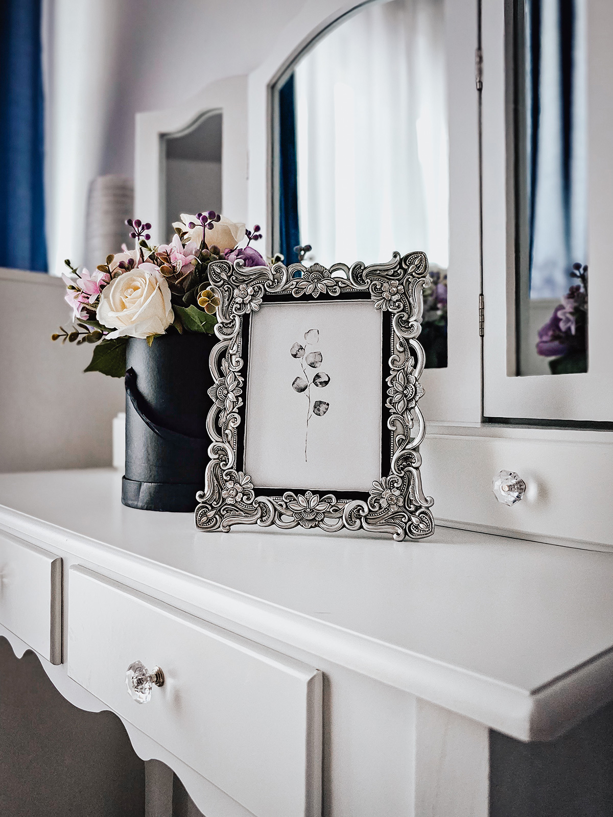 RAMKA NA ZDJĘCIE srebrna, ozdobna ramka, motyw kwiatów z kryształkami, piękna, wyjątkowa RAMKA NA ZDJĘCIE srebrna, ozdobna ramka, motyw kwiatów z kryształkami, piękna, wyjątkowa