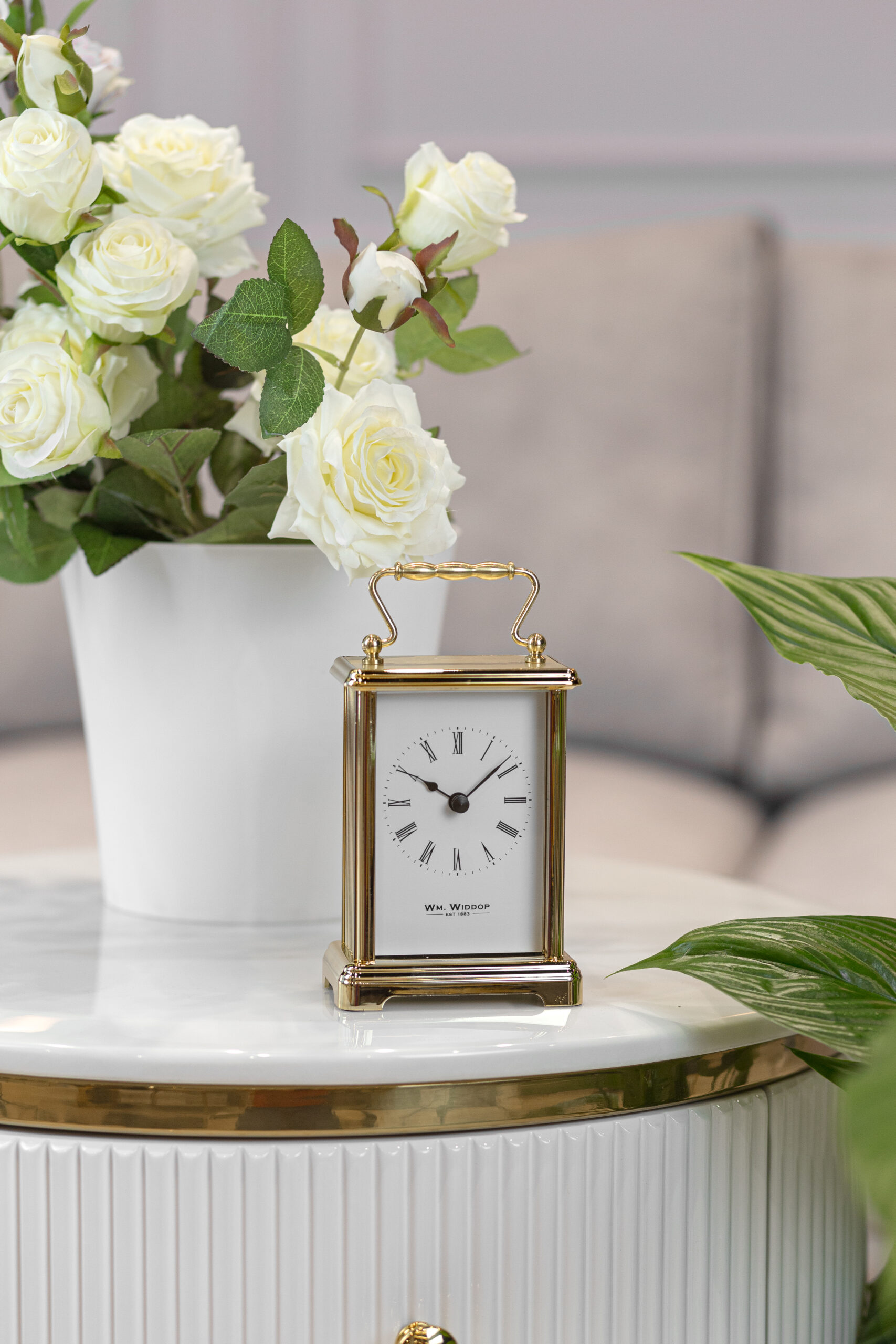 ZEGAR STOJĄCY metalowy złoty z rączką i białą tarczą klasyczny, elegancki ZEGAR STOJĄCY metalowy złoty z rączką i białą tarczą klasyczny, elegancki