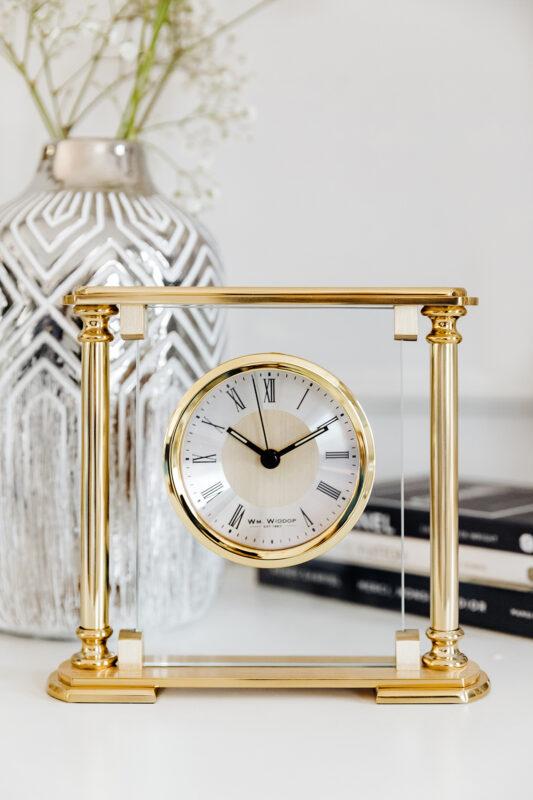 ZEGAR STOJĄCY ze złotego aluminium i szkła klasyczny glamour ZEGAR STOJĄCY ze złotego aluminium i szkła klasyczny glamour kwarcowy