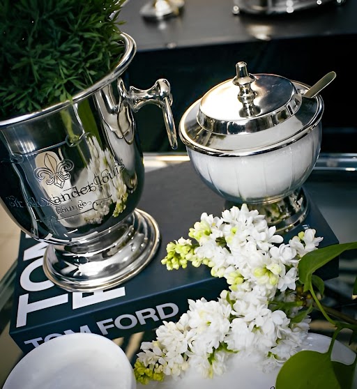 CUKIERNICZKA-z-łyżeczką-szklana-ze-srebrna-pokrywką-glamour CUKIERNICZKA-z-łyżeczką-szklana-ze-srebrna-pokrywką-glamour-stylowa