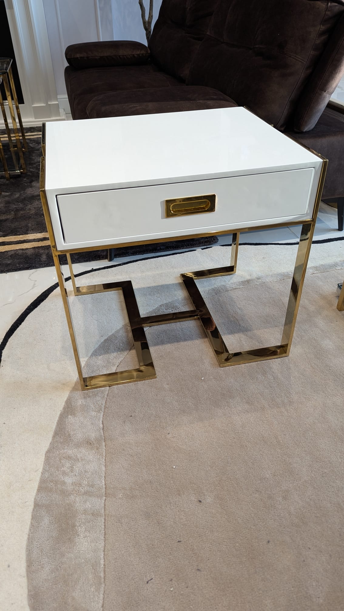 STOLIK POMOCNICZY Espiro biały ze stali nierdzewnej złota podstawa styl glamour STOLIK POMOCNICZY Espiro biały ze stali nierdzewnej złota podstawa styl glamour