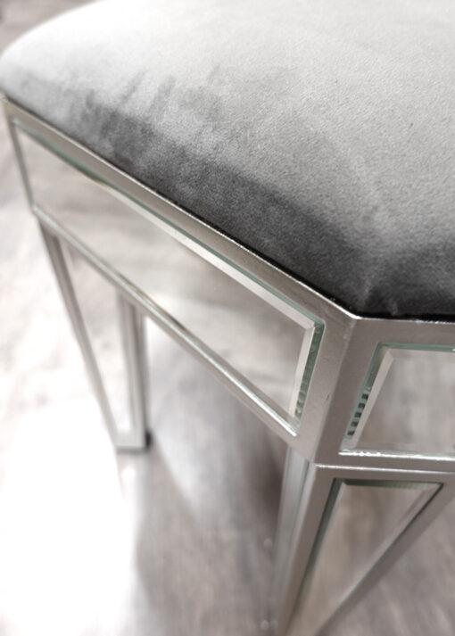 TABORET srebrne nogi szare materiałowe siedzisko styl glamour 3