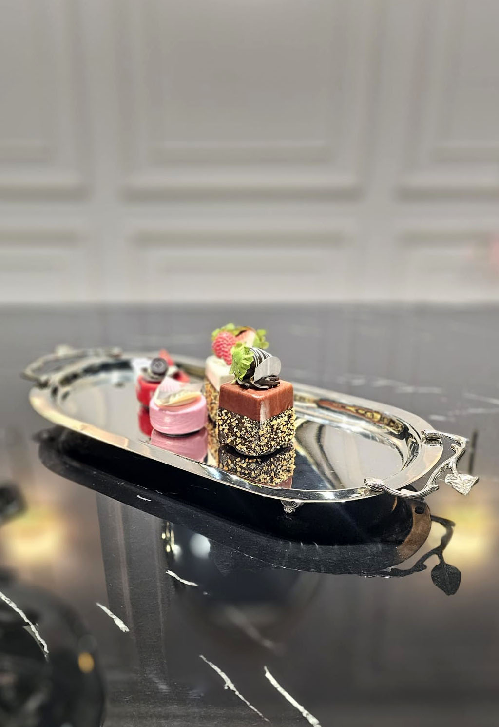 TACA metalowa srebrna podłużna klasyczna, piękna