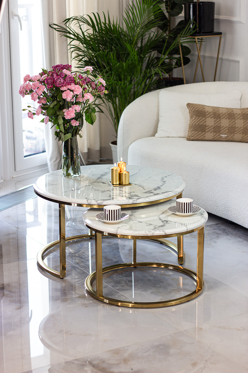 ZESTAW STOLIKÓW KAWOWYCH 2w1 blat z konglomeratu marmurowego złota podstawa styl glamour, ekskluzywny ZESTAW STOLIKÓW KAWOWYCH 2w1 blat z konglomeratu marmurowego złota podstawa styl glamour, ekskluzywny