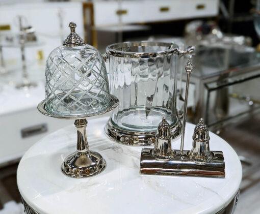PATERA srebrna na nóżce ze sozdobną szklaną osłonką mała klasyczna