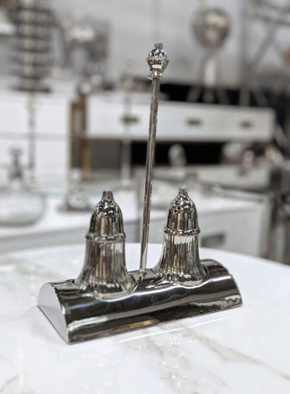 SOLNICZKA I PIEPRZNICZKA zestaw na stojaku srebrny klasyczny 3 SOLNICZKA I PIEPRZNICZKA zestaw na stojaku srebrny klasyczny 3