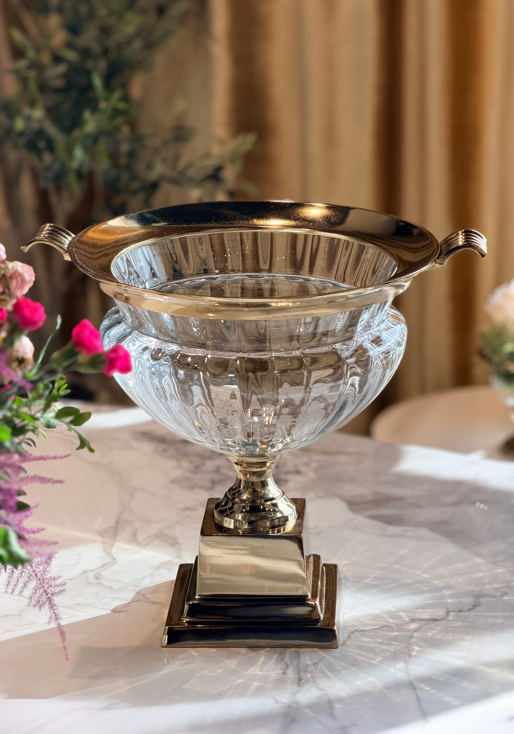 WAZON SZKLANY PUCHAR ze złotym detalem nowoczesny