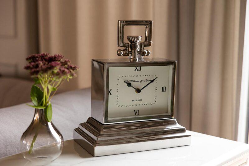 ZEGAR STOJĄCY srebrny klasyczny w stylu vintage 2 ZEGAR STOJĄCY srebrny klasyczny w stylu vintage 2