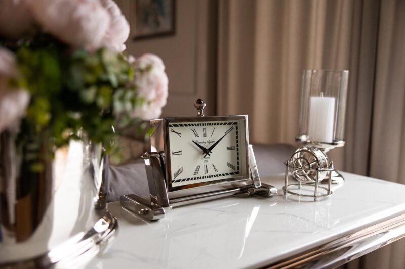 ZEGAR STOJĄCY srebrny metalowy klasyczny ZEGAR STOJĄCY srebrny metalowy klasyczny