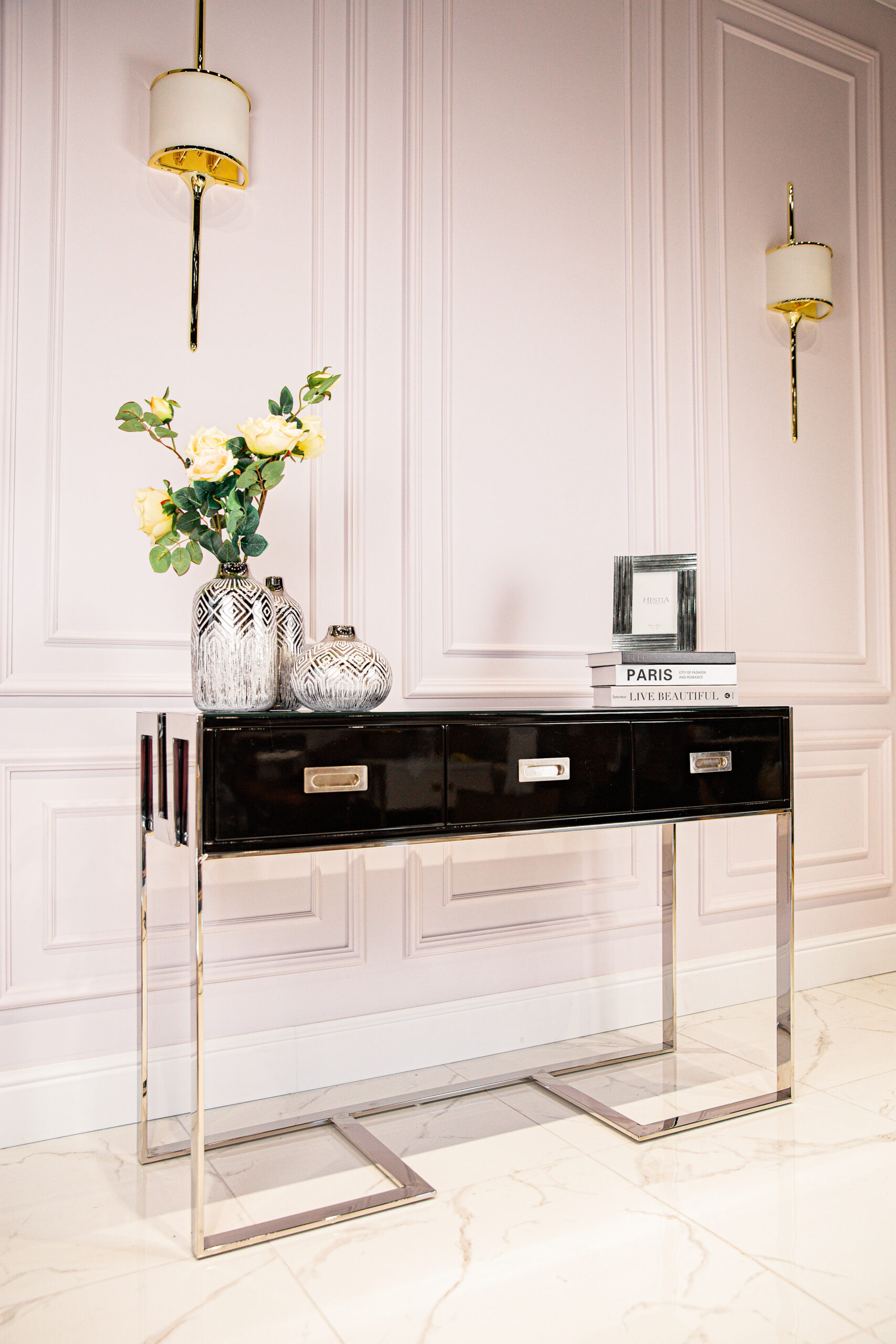 KONSOLA prostokątna srebrne wykończenie styl glamour – czarna, eksklzuwyna KONSOLA prostokątna srebrne wykończenie styl glamour – czarna, eksklzuwyna