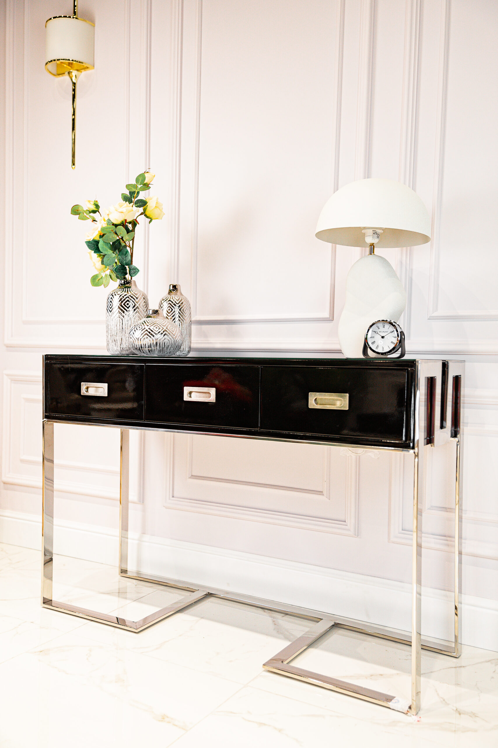 KONSOLA prostokątna srebrne wykończenie styl glamour – czarna, piękna KONSOLA prostokątna srebrne wykończenie styl glamour – czarna, piękna