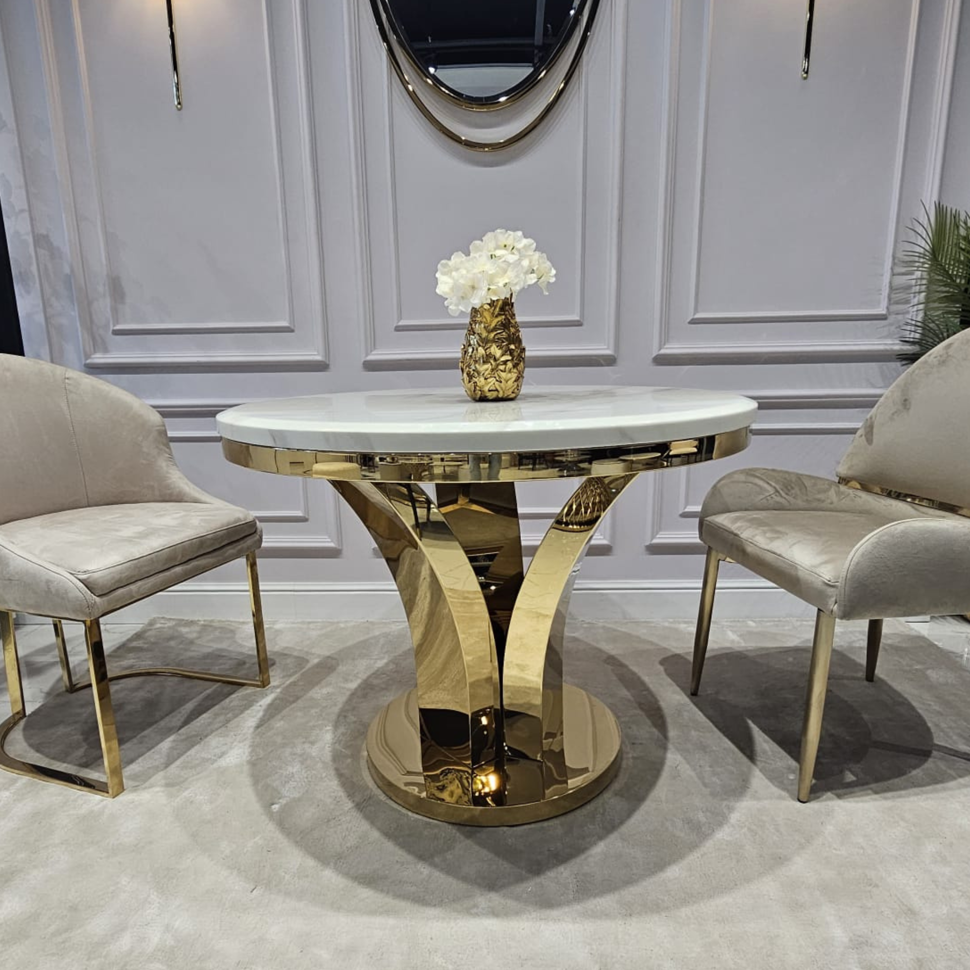 STÓŁ złoty okrągły Amelie do jadalni, unikatowy kształt podstawy, blat - konglomerat marmurowy, glamour, piękny STÓŁ złoty okrągły Amelie do jadalni, unikatowy kształt podstawy, blat - konglomerat marmurowy, glamour, piękny