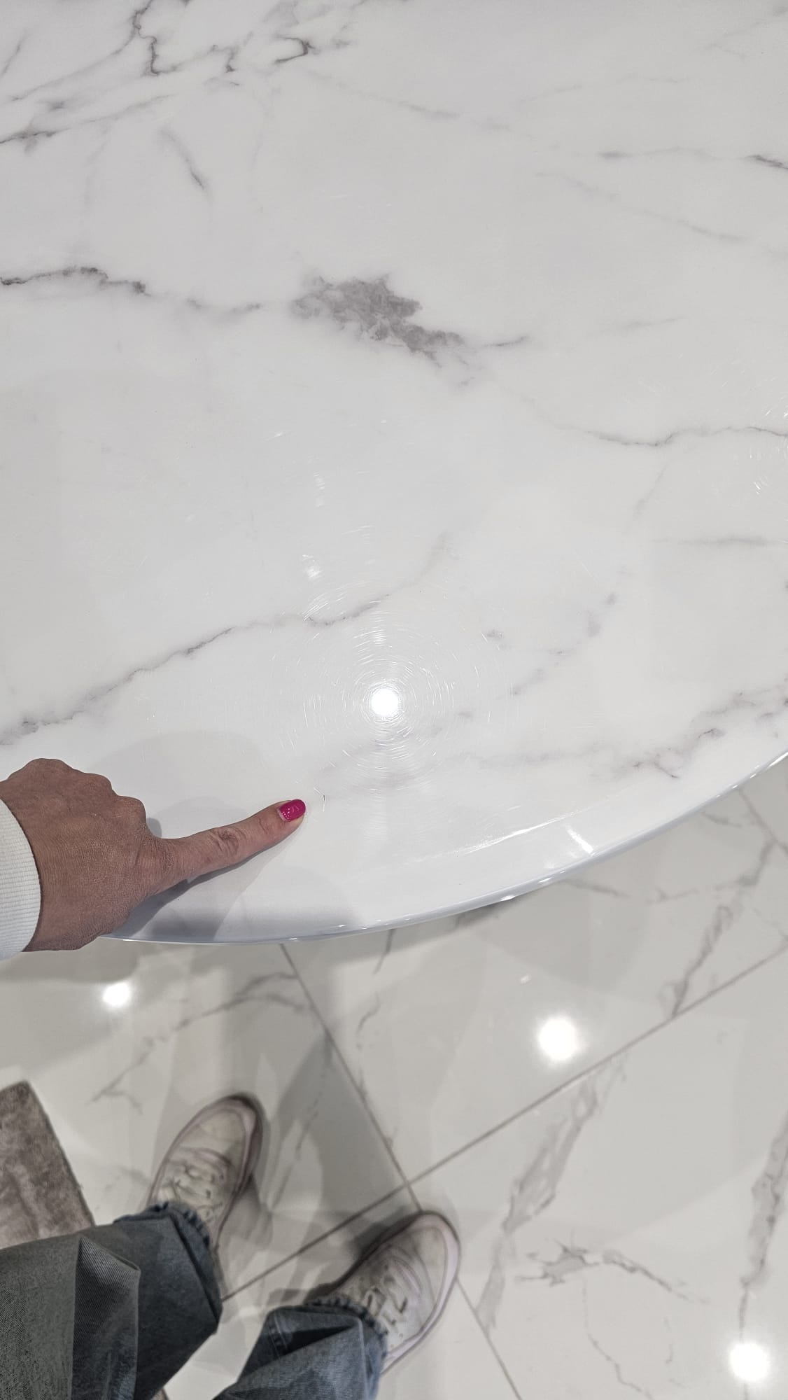 STÓŁ złoty okrągły Amelie do jadalni, unikatowy kształt podstawy, blat - konglomerat marmurowy, glamour-powystawowy6