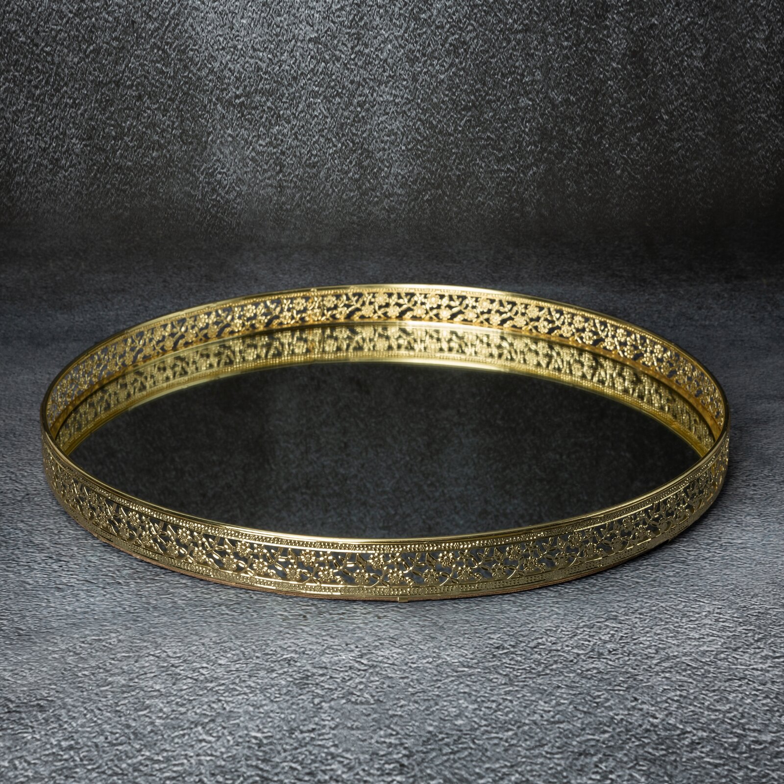 TACA DEKORACYJNA RIKI z lustrzanym blatem i ażurowym obrzeżem, metalowa, złota 40x3 cm, glamour TACA DEKORACYJNA RIKI z lustrzanym blatem i ażurowym obrzeżem, metalowa, złota 40x3 cm, glamour