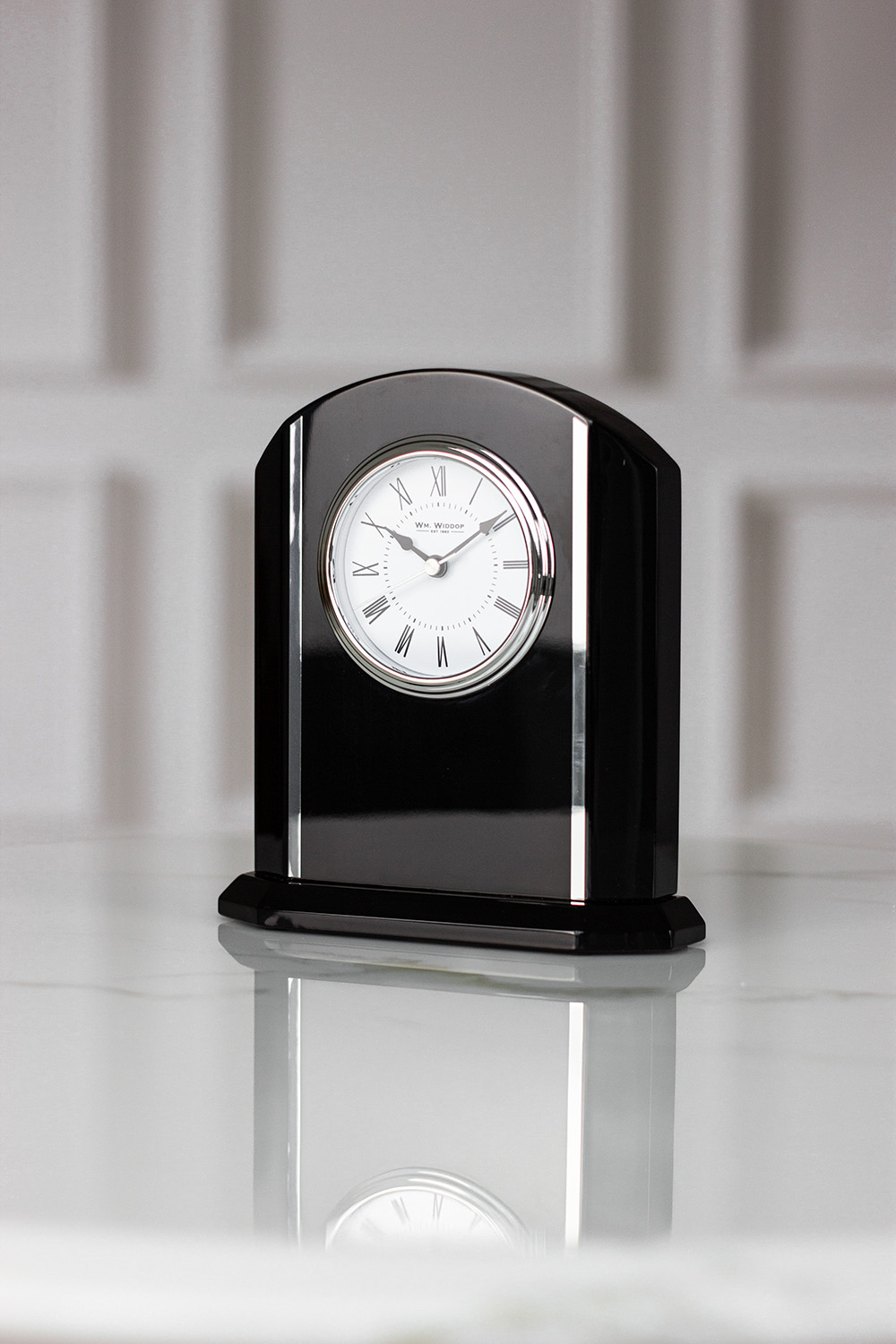 ZEGAR STOJĄCY kominkowy z drewna fortepianowego i szkła, czarny, ekskluzywny