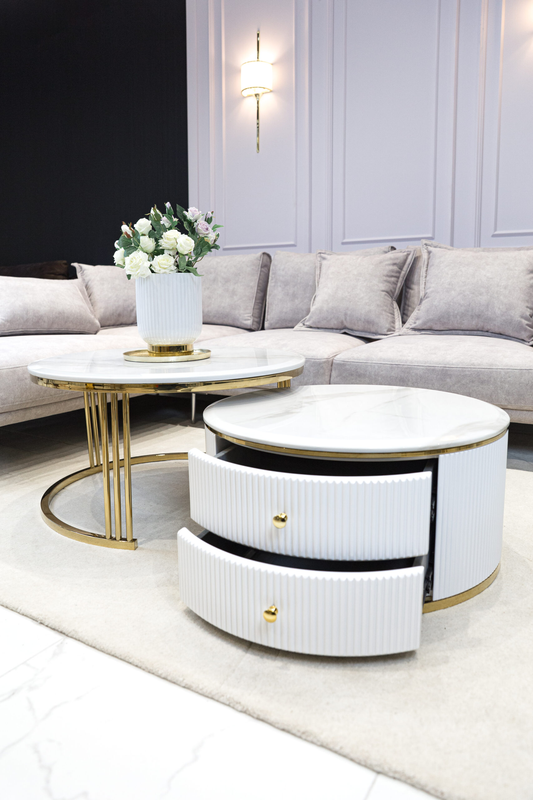 ZESTAW STOLIKÓW KAWOWYCH Anne 2w1, blat z konglomeratu marmurowego, ZŁOTY BŁYSZCZĄCY, ryflowany z szufladą-1 ZESTAW STOLIKÓW KAWOWYCH Anne 2w1, blat z konglomeratu marmurowego, ZŁOTY BŁYSZCZĄCY, ryflowany z szufladą-1