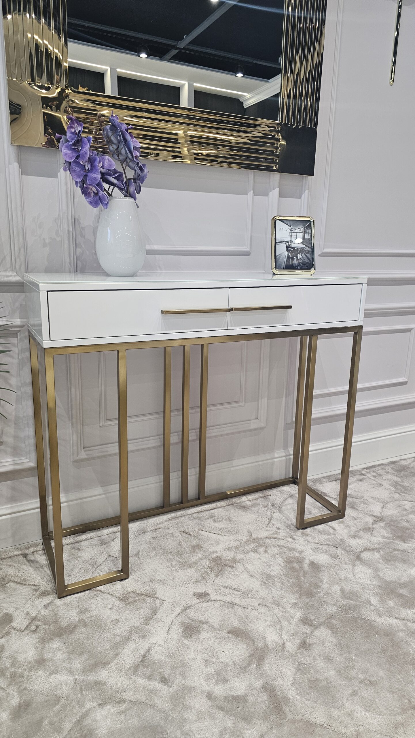 KONSOLA Naomi z dwiema szufladami, biały blat, złoty stelaż, styl glamour