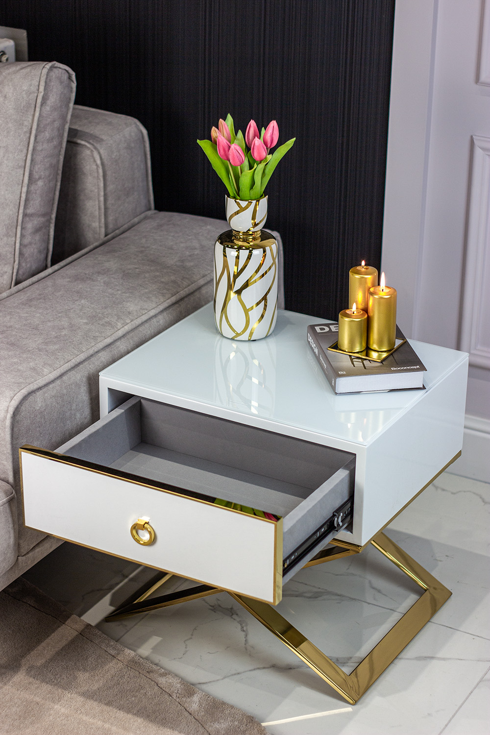 SZAFKA NOCNA biały blat, złote, metalowe nogi, styl glamou, piękna SZAFKA NOCNA biały blat, złote, metalowe nogi, styl glamou, piękna