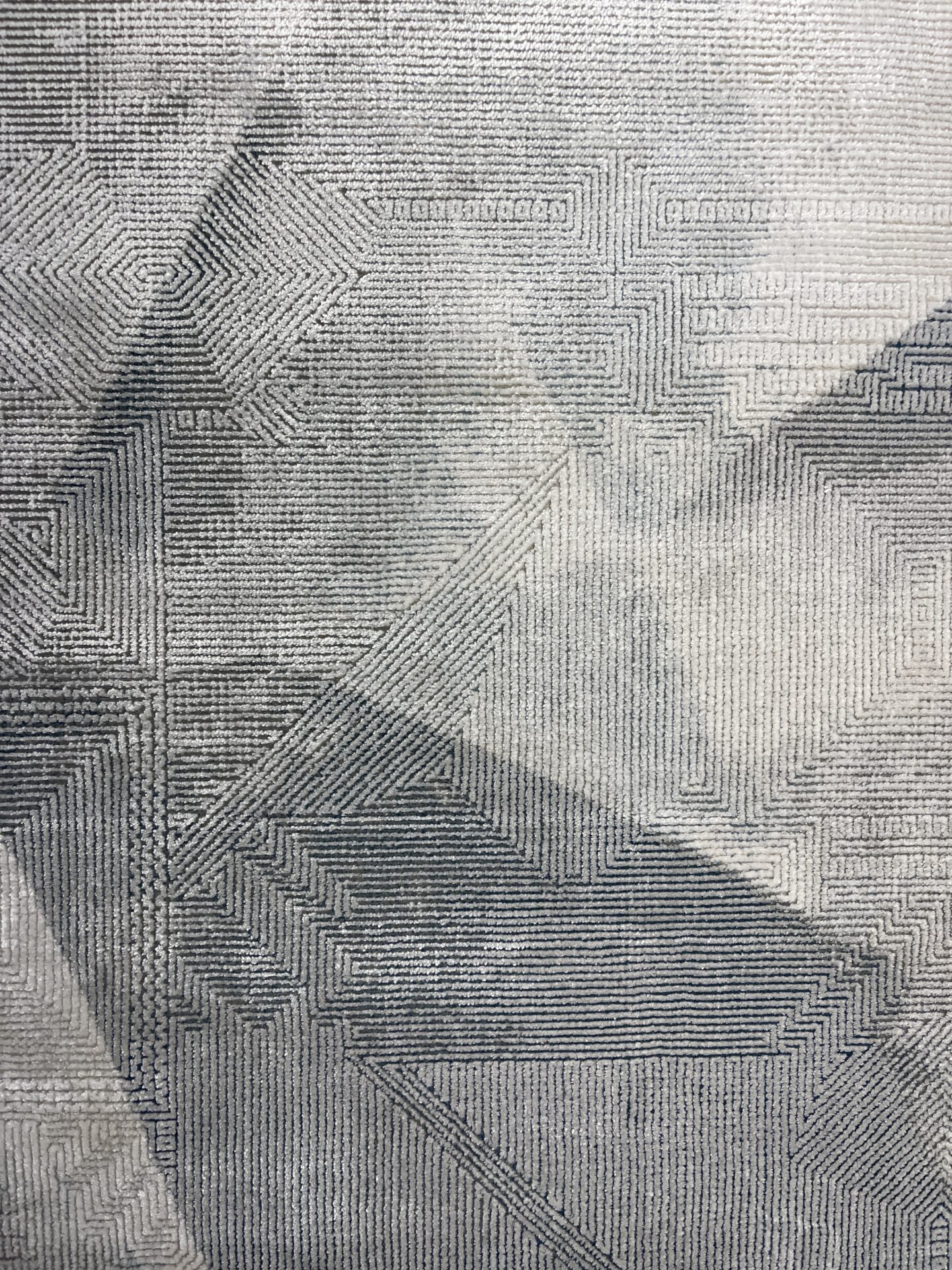 DYWAN Layor Grey Triangle, szary, geometryczny wzór, wytrzymały, ekskluzywny DYWAN Layor Grey Triangle, szary, geometryczny wzór, wytrzymały, ekskluzywny