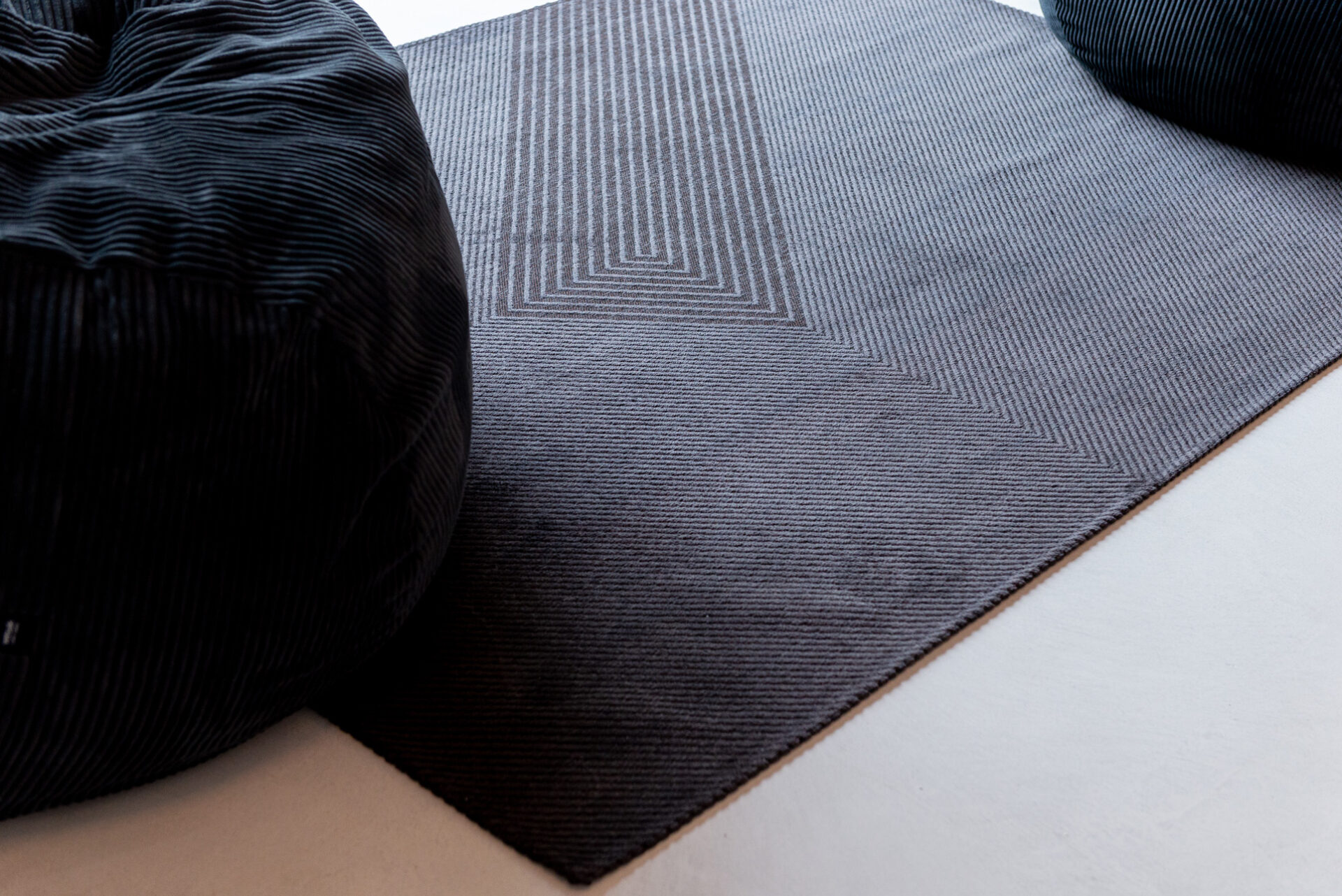 DYWAN Nihon, czarny, nowoczesny, geometryczny wzór, premium, delikatny DYWAN Nihon, czarny, nowoczesny, geometryczny wzór, premium, delikatny