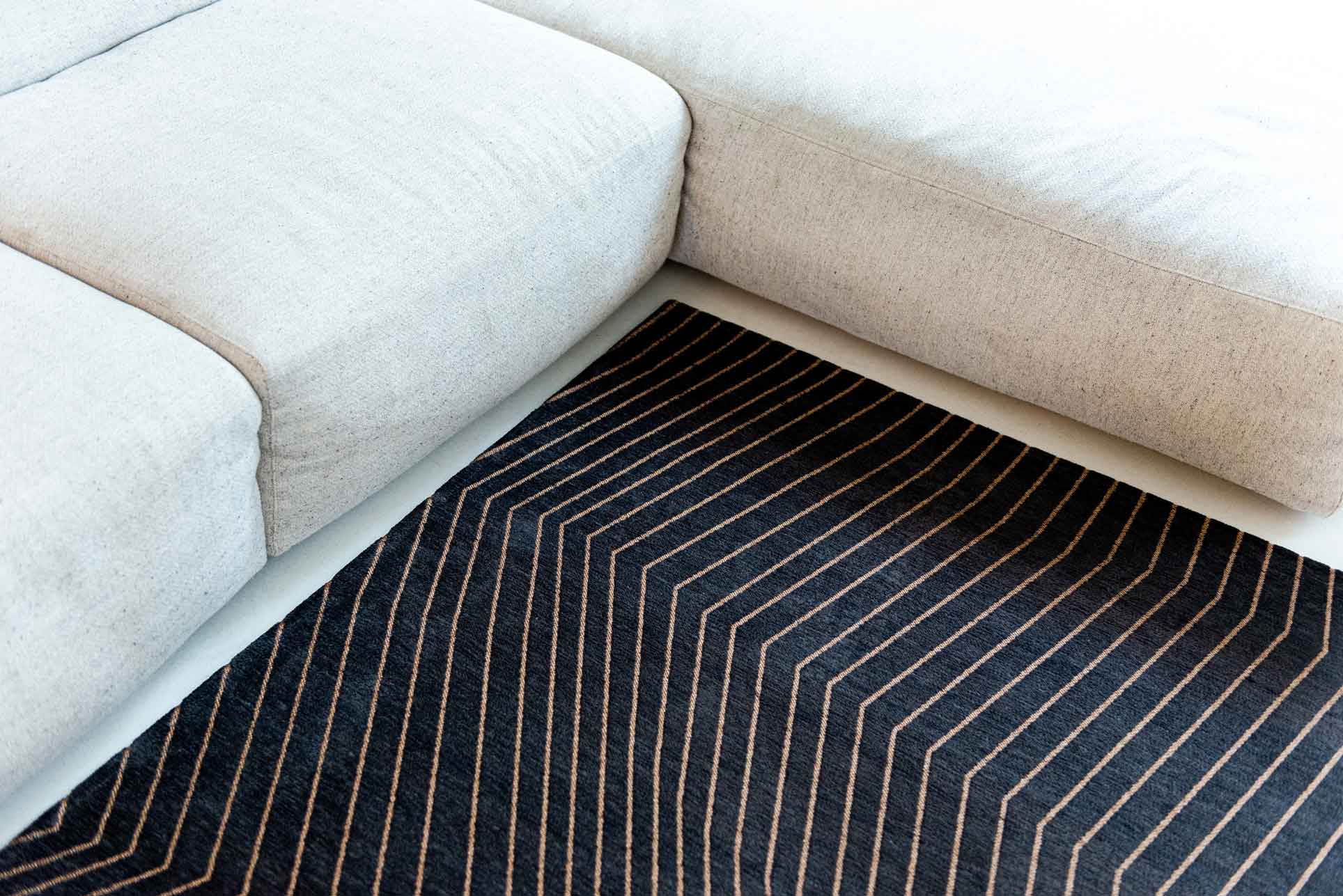 DYWAN San Adreas Black Gold, czarny, geometryczny wzór, złote linie, nowoczesny, ekskluzywny