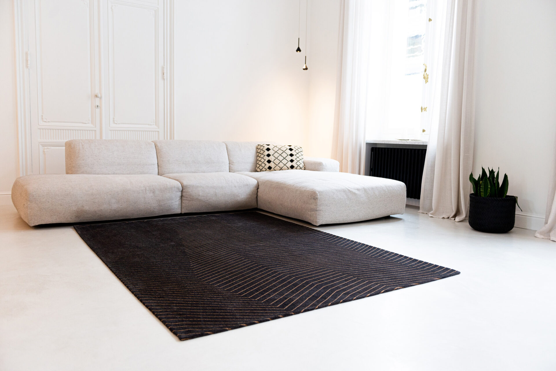 DYWAN San Adreas Black Gold, czarny, geometryczny wzór, złote linie, nowoczesny, piękny