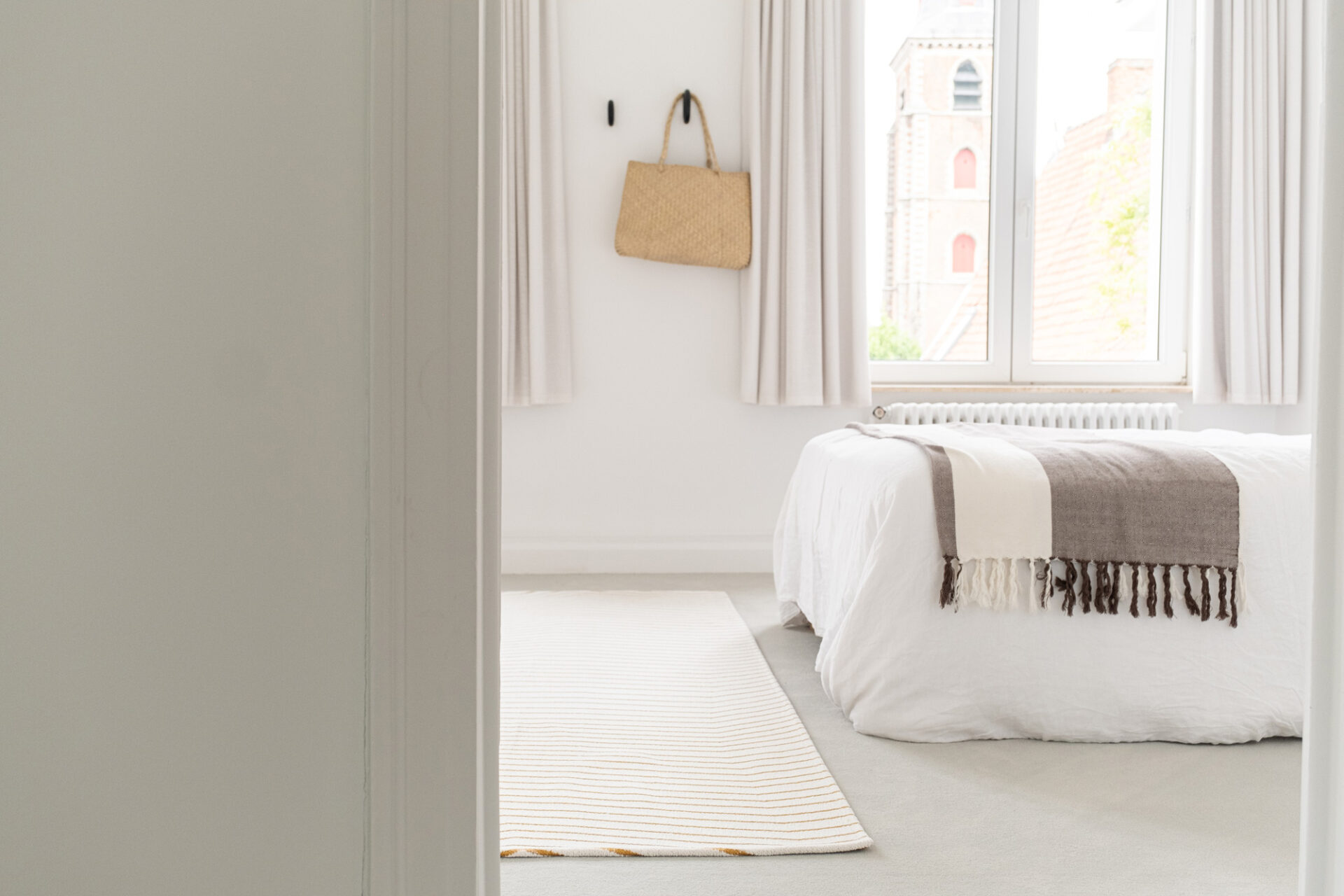 DYWAN San Adreas White Gold, biały, geometryczny wzór, złote linie, nowoczesny, delikatny