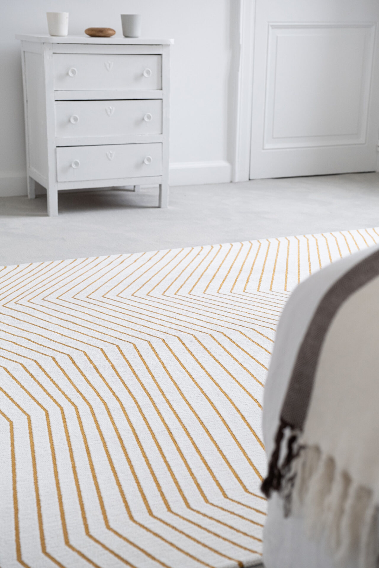 DYWAN San Adreas White Gold, biały, geometryczny wzór, złote linie, nowoczesny, ekskluzywny