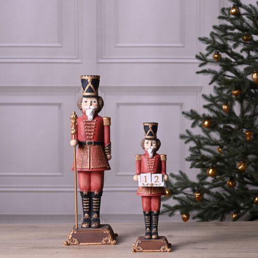 FIGURKA stojącego żołnierza, czerwona, świąteczna, dekoracyjna