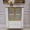 KOMODA biała Anne, złote elementy, 2-drzwiowa, styl glamour, piękna
