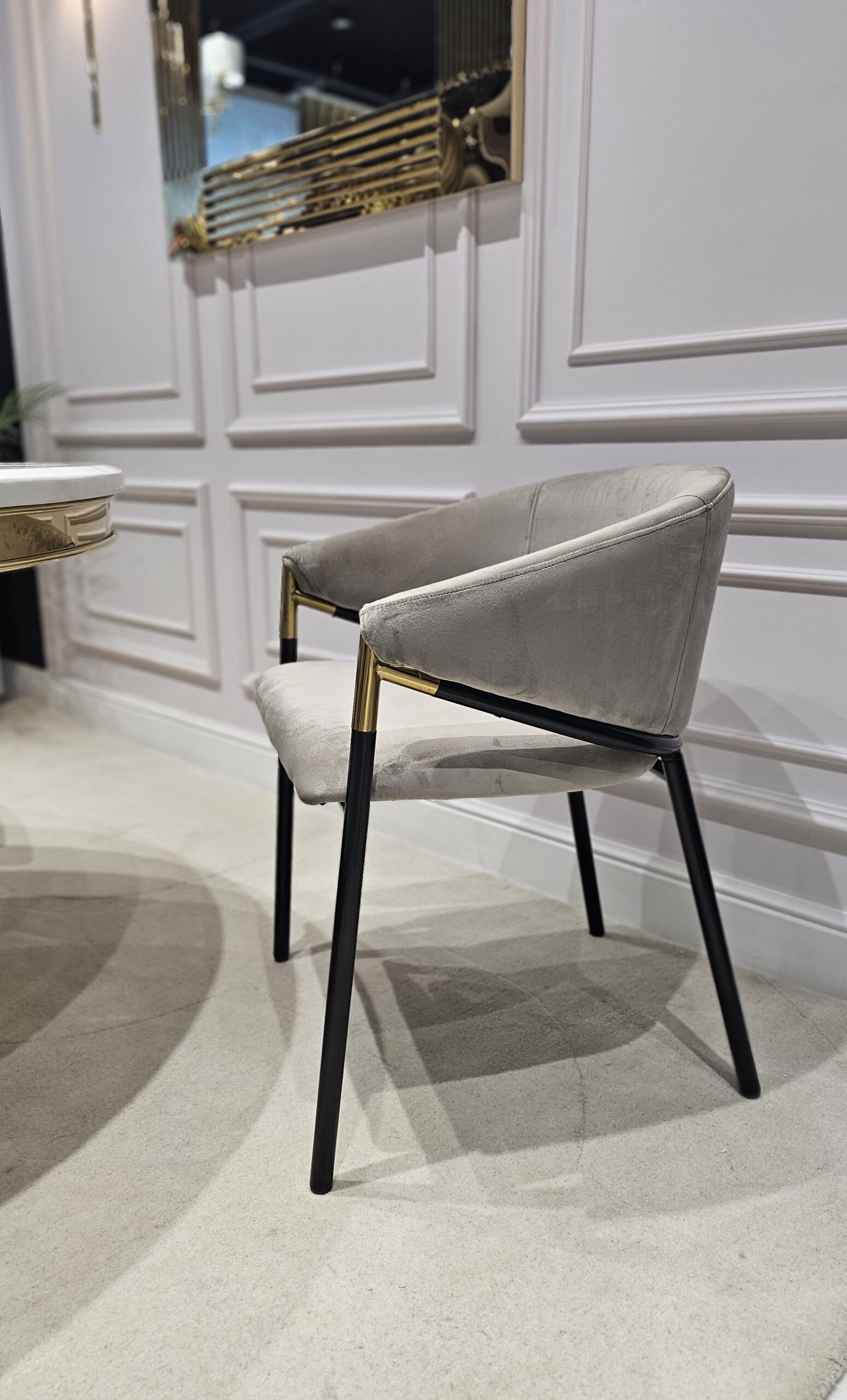 KRZESŁO Livia czarno-złote nogi, kaszmirowy velvet, styl glamour, piękne