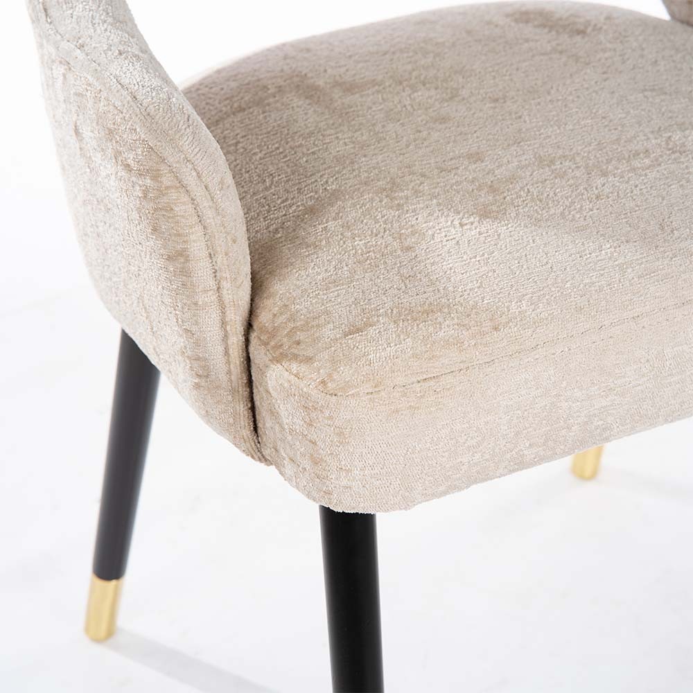 KRZESŁO Mercy Plus welwetowe, kremowe siedzisko, czarno-złote nogi drewniane1