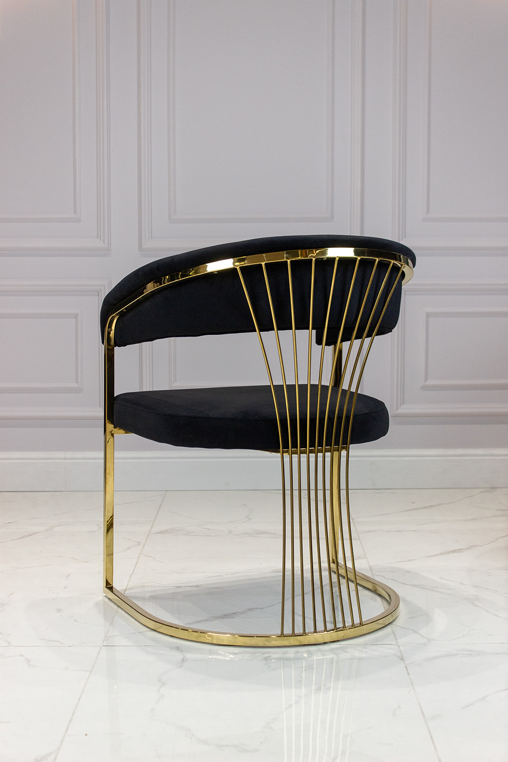 KRZESŁO z podłokietnikami, złota podstawa, czarne siedzisko, styl glamour, wyjątkowe