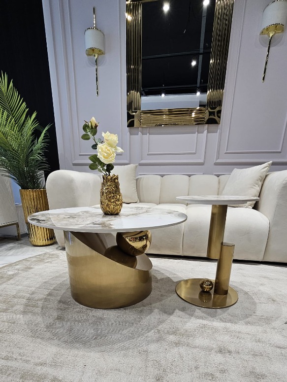 ZESTAW STOLIKÓW KAWOWYCH BALANCE złota szczotkowana, geometryczna podstawa, biały blat z szaro-beżową żyłką piękny, wyjątkowy