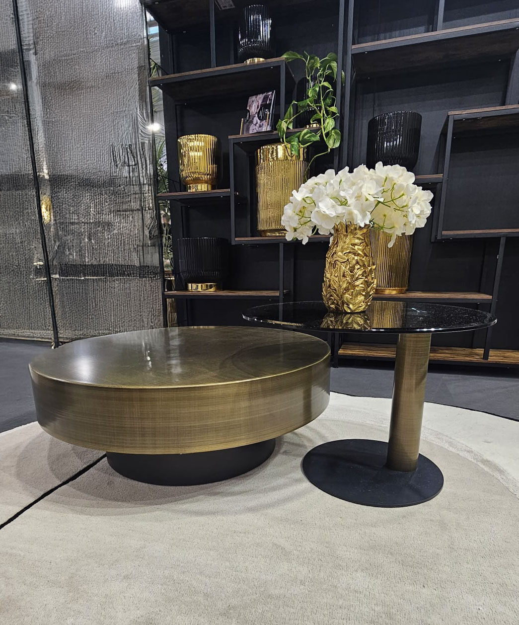 ZESTAW STOLIKÓW KAWOWYCH Bresso okrągły, złoty szczotkowany brąz, nowoczesny design, złoto-czarny ZESTAW STOLIKÓW KAWOWYCH Bresso okrągły, złoty szczotkowany brąz, nowoczesny design, złoto-czarny