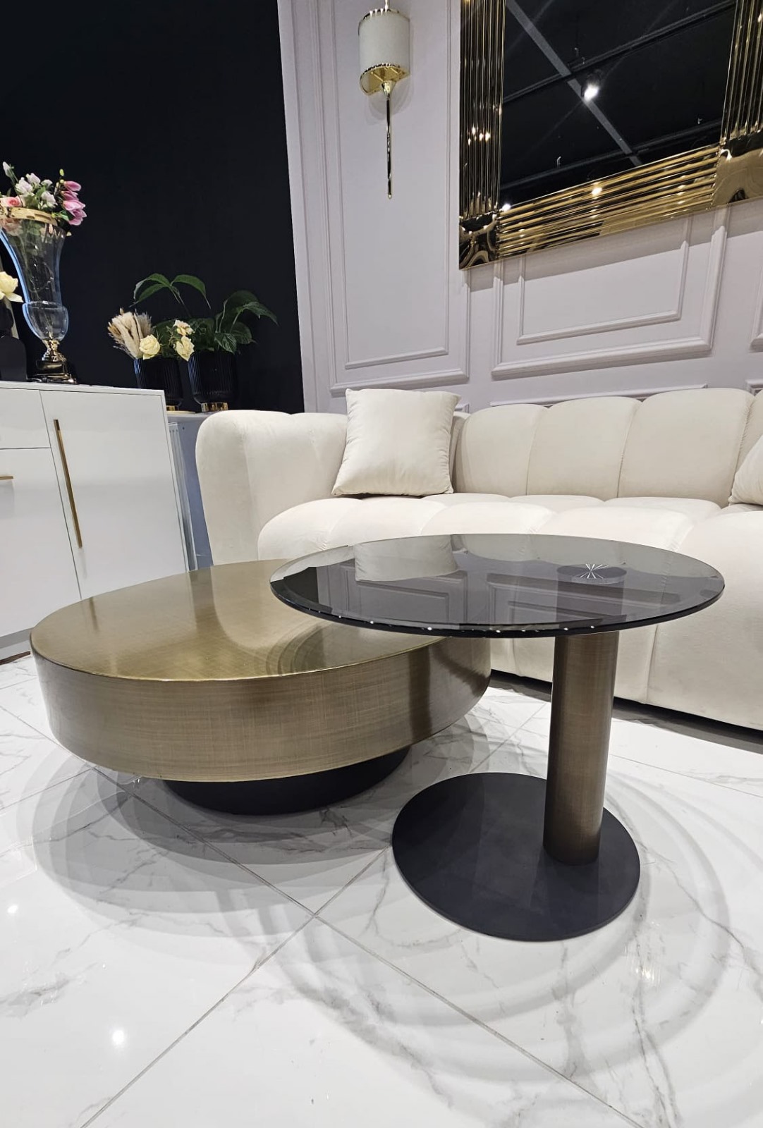 ZESTAW STOLIKÓW KAWOWYCH Bresso okrągły, złoty szczotkowany brąz, nowoczesny design, złoto-czarny minimalizm ZESTAW STOLIKÓW KAWOWYCH Bresso okrągły, złoty szczotkowany brąz, nowoczesny design, złoto-czarny, minimalizm, stylowy