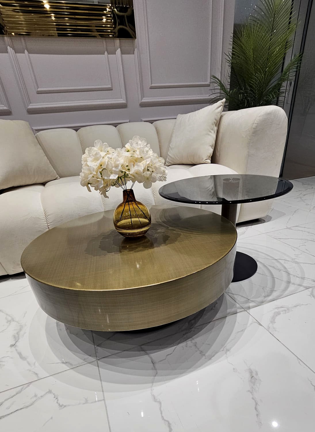 ZESTAW STOLIKÓW KAWOWYCH Bresso okrągły, złoty szczotkowany brąz, nowoczesny design, złoto-czarny ZESTAW STOLIKÓW KAWOWYCH Bresso okrągły, złoty szczotkowany brąz, nowoczesny design, złoto-czarny minimalizm, elegancki