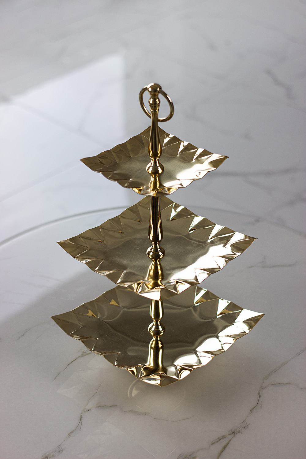 PATERA złota, metalowa, trzypiętrowa, dekoracyjne wykończenie, styl glamour, ekskluzywna PATERA złota, metalowa, trzypiętrowa, dekoracyjne wykończenie, styl glamour, ekskluzywna