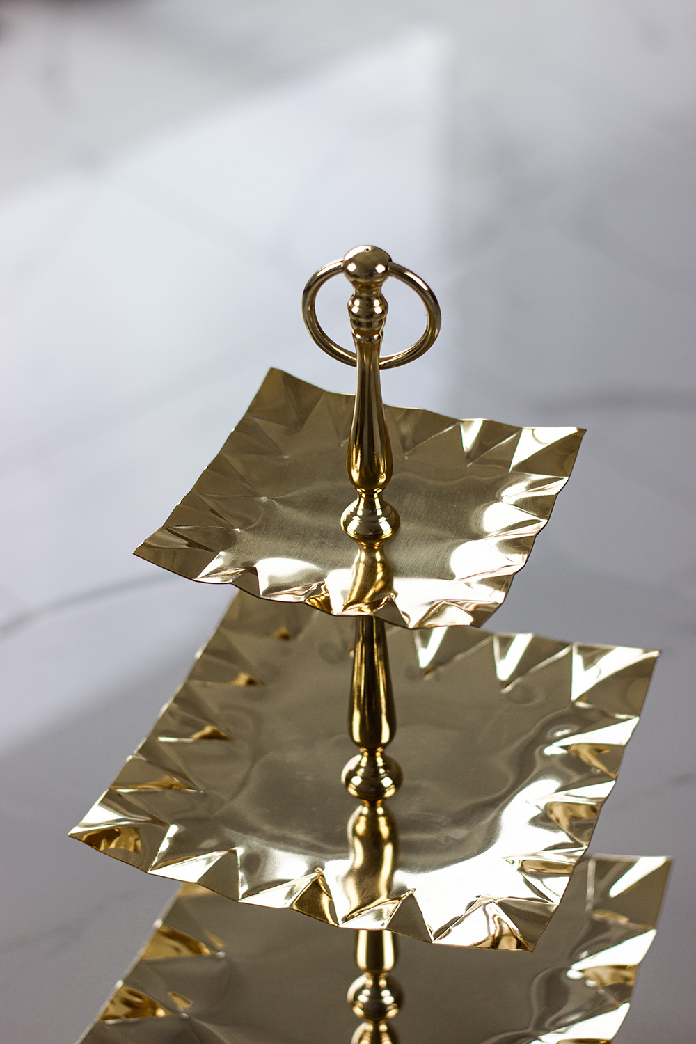 PATERA złota, metalowa, trzypiętrowa, dekoracyjne wykończenie, styl glamour, wyjątkowa PATERA złota, metalowa, trzypiętrowa, dekoracyjne wykończenie, styl glamour, wyjątkowa