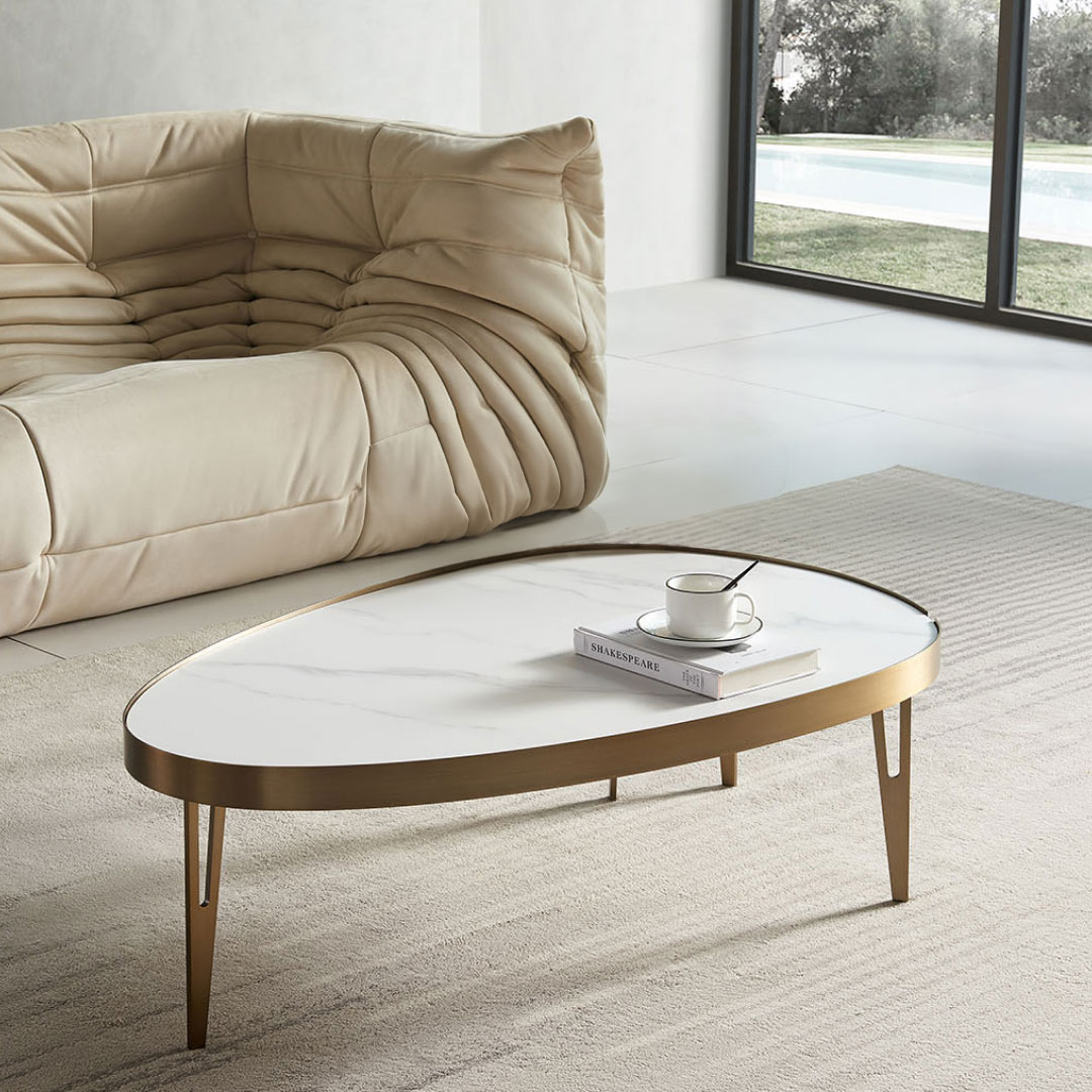 STOLIK KAWOWY o nieregularnym kształcie, ceramiczny blat, złoty stelaż, designerski STOLIK KAWOWY o nieregularnym kształcie, ceramiczny blat, złoty stelaż, designerski