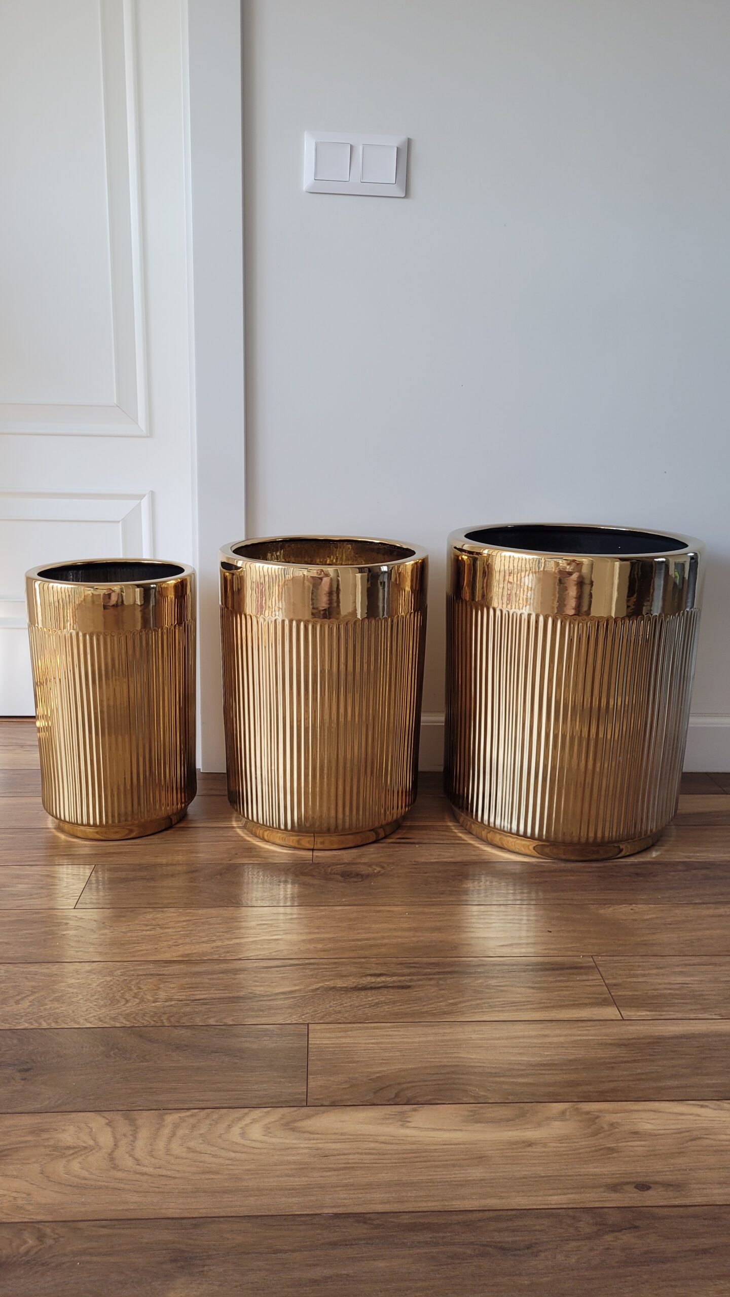 ZESTAW 3 DONIC złotych, ceramicznych, ryflowane, wysoki połysk, styl glamour, eleganckie ZESTAW 3 DONIC złotych, ceramicznych, ryflowane, wysoki połysk, styl glamour, eleganckie