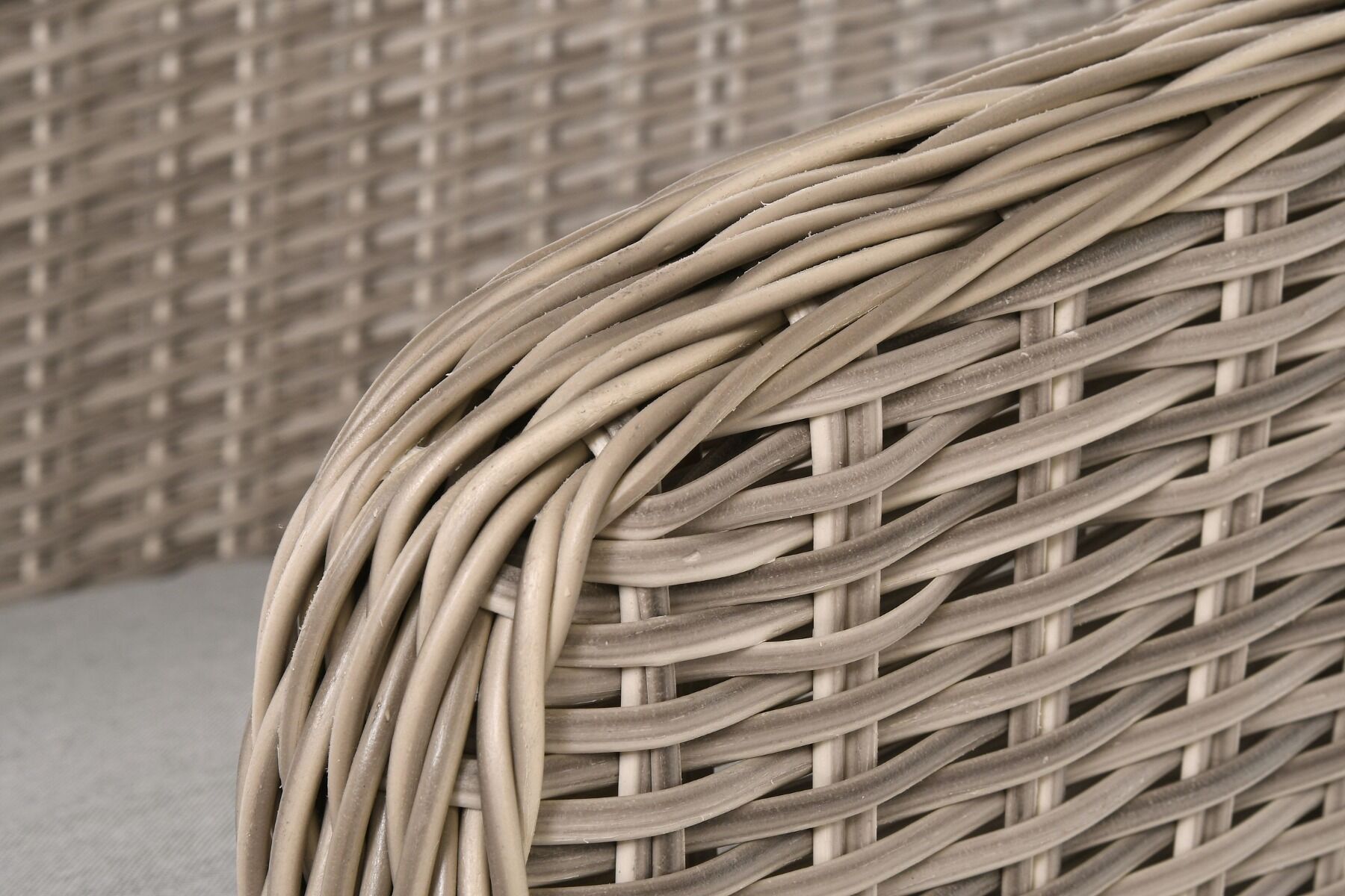 FOTEL OBIADOWY z beżowego ekorattanu, szara poduszka, klasyczny, zestaw ogrodowy OM009-9